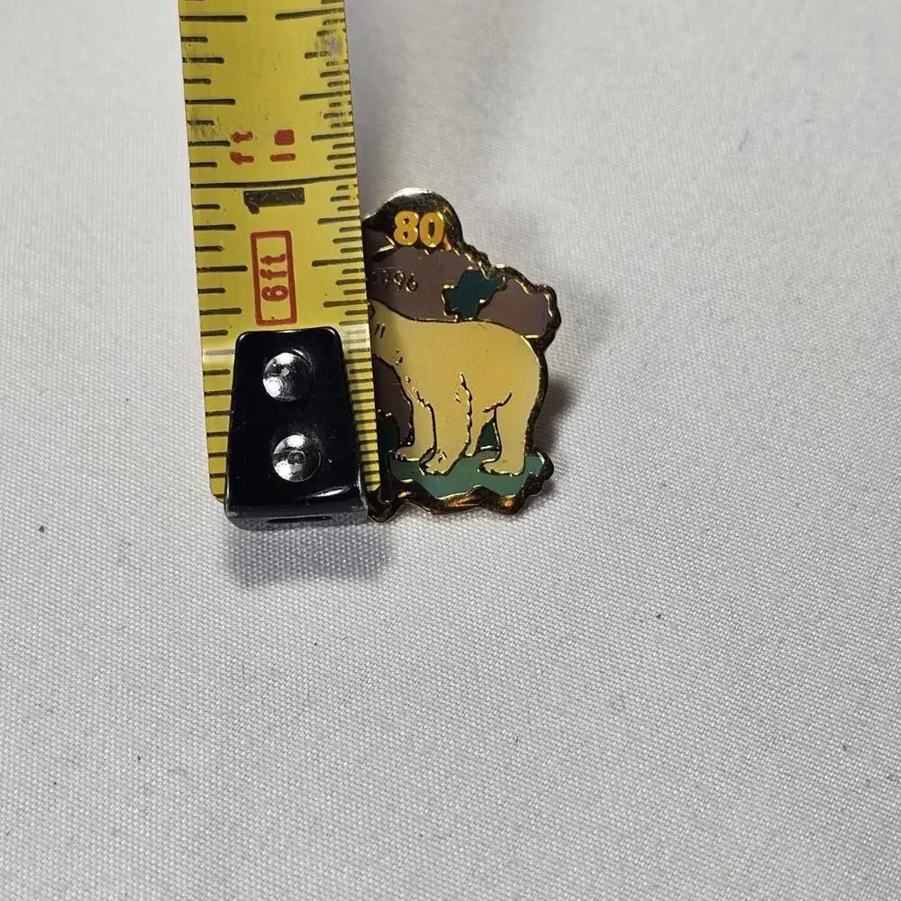 Vintage 1996 80 Year Anniversary San Diego Zoo Enamel Lapel Hat Pin Polar Bear - Picture 3 of 4